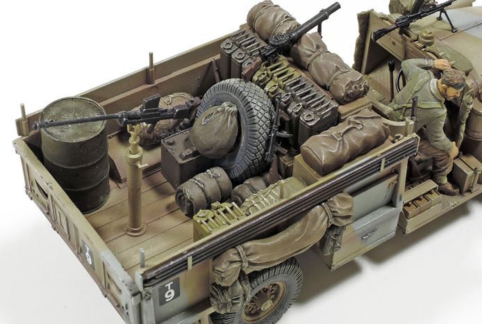 Tamiya 1:35 LRDG Command Car with 6 Figures