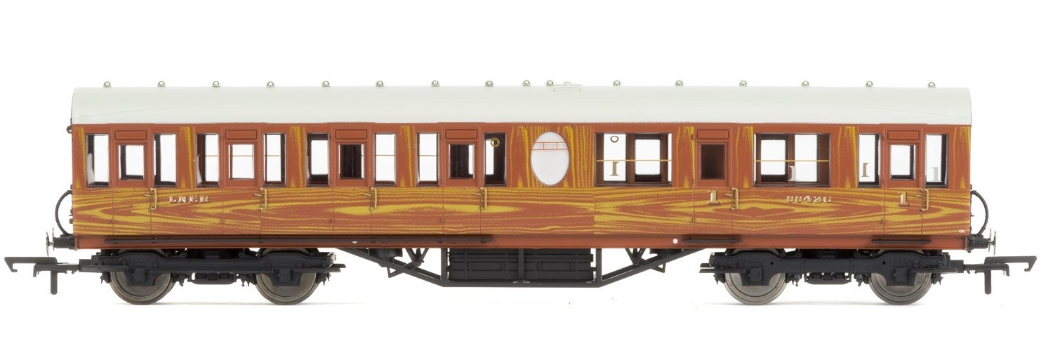 Hornby: LNER Thompson Non-corridor (Lavatory) Composite Coach, Teak image
