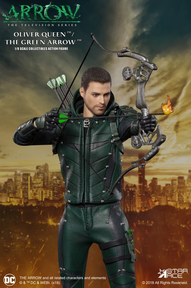 Arrow: Green Arrow (S7) - 1:8 Scale Deluxe Figure image