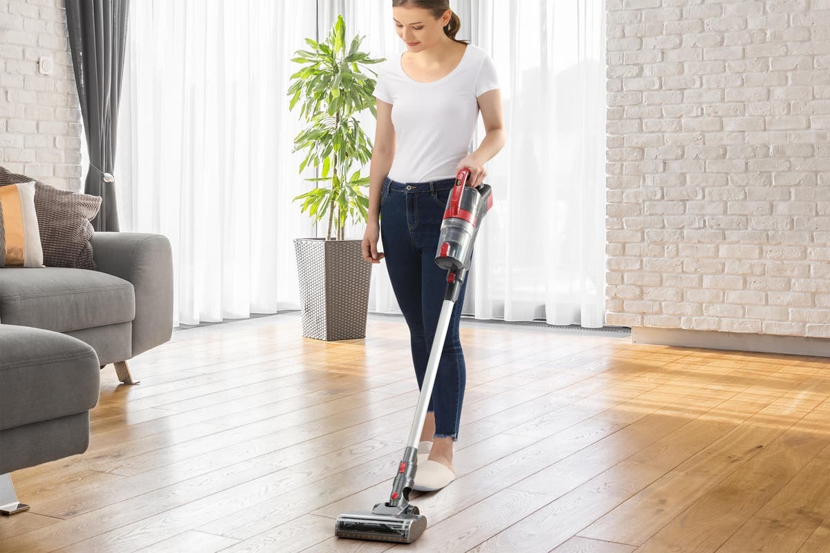 Kogan: C7 Cordless Stick Vacuum Cleaner