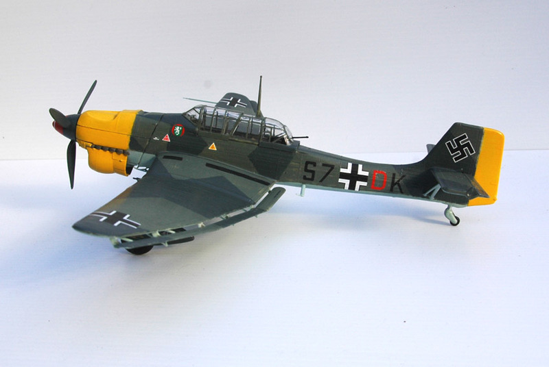 Airfix Junkers Ju 87B Stuka Military Aircraft 1:24 Model Kit