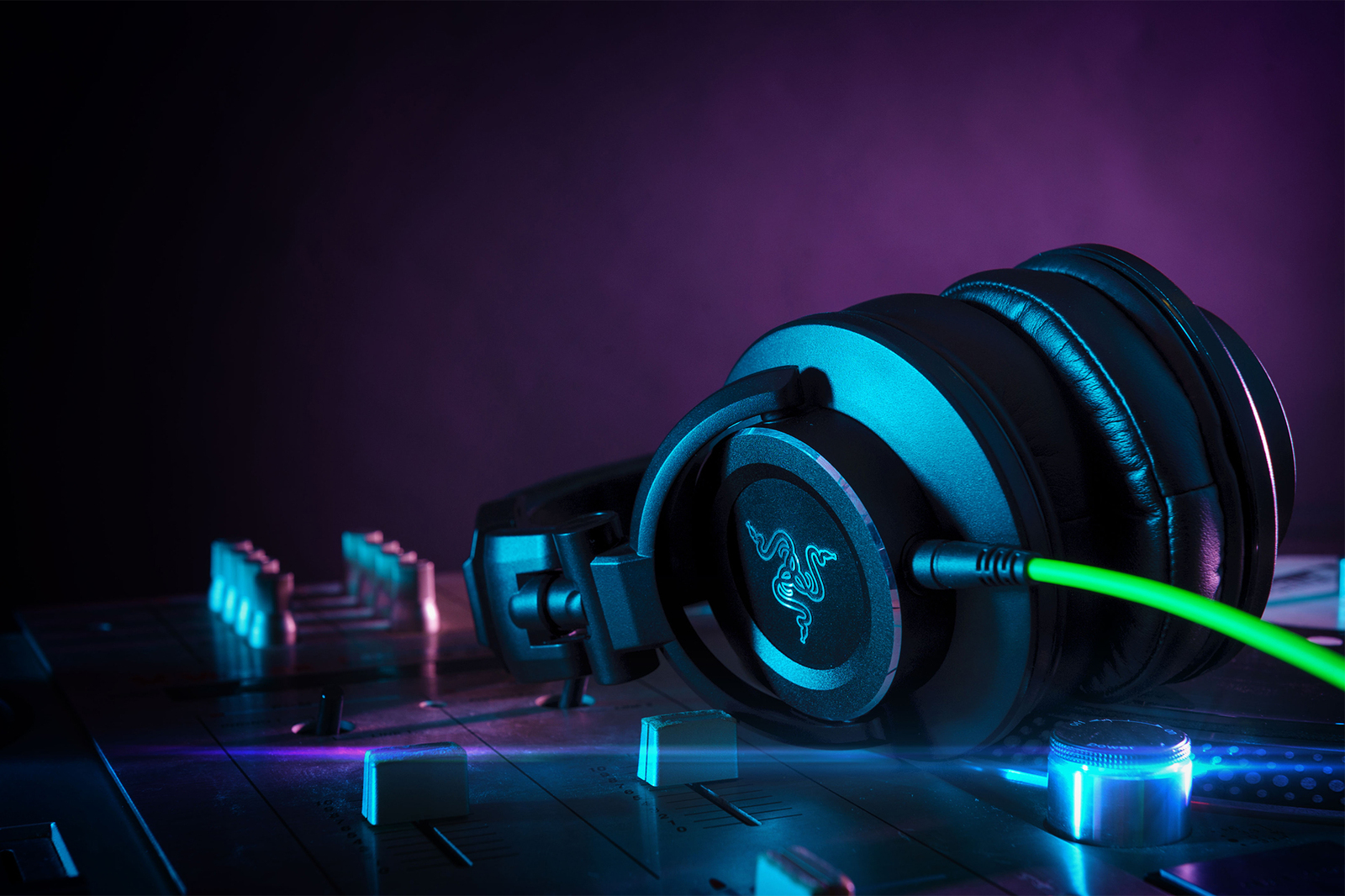 Razer Adaro Headphones image