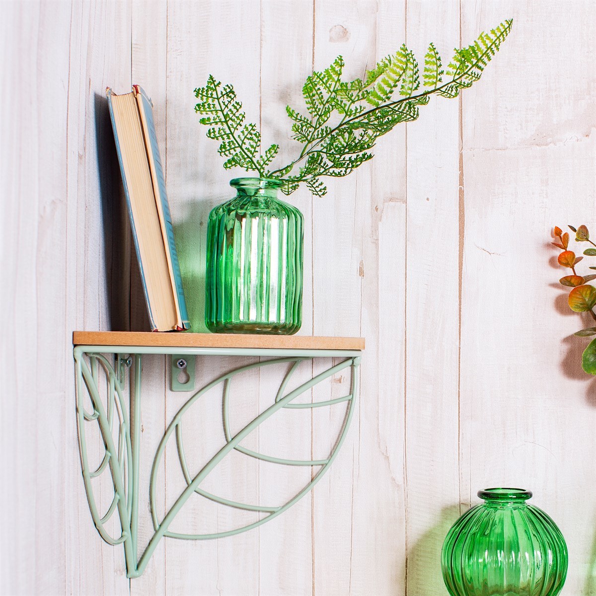 Sass & Belle: Wire Leaf Corner Shelf